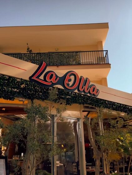 La Olla Pub Restaurant