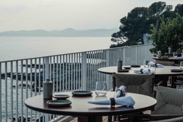 Récif – Hôtel Les Roches Rouges