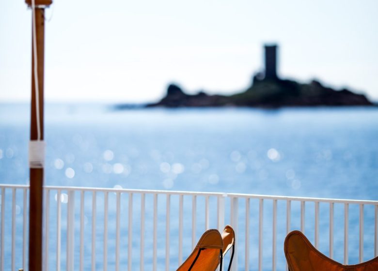 Estelo – Hôtel Les Roches Rouges